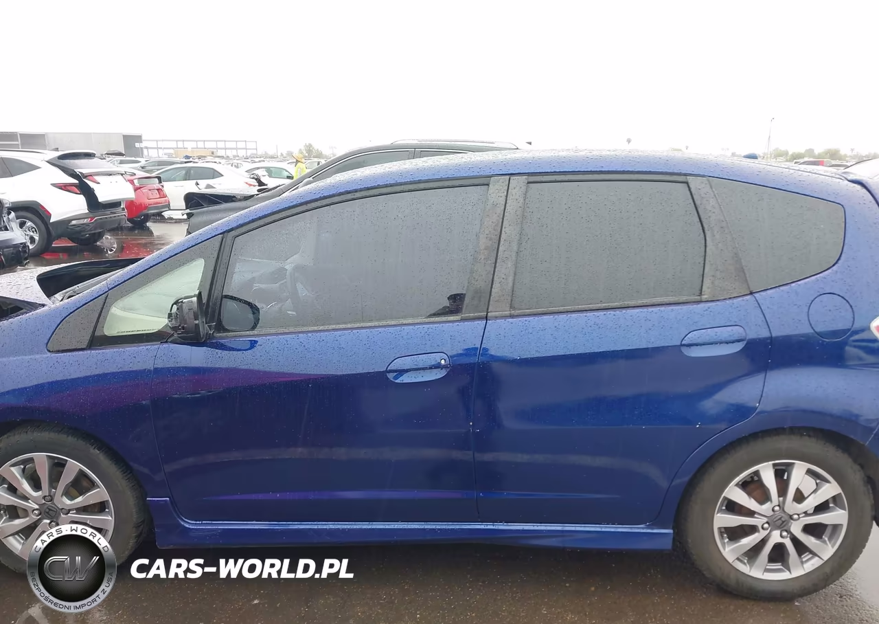 2013 Honda Fit Sport VIN:JHMGE8H58DC018019 - 14