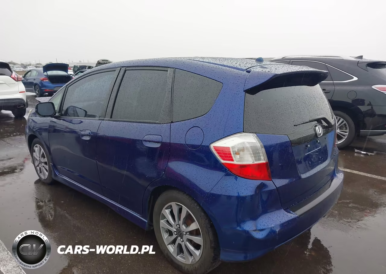 2013 Honda Fit Sport VIN:JHMGE8H58DC018019 - 3