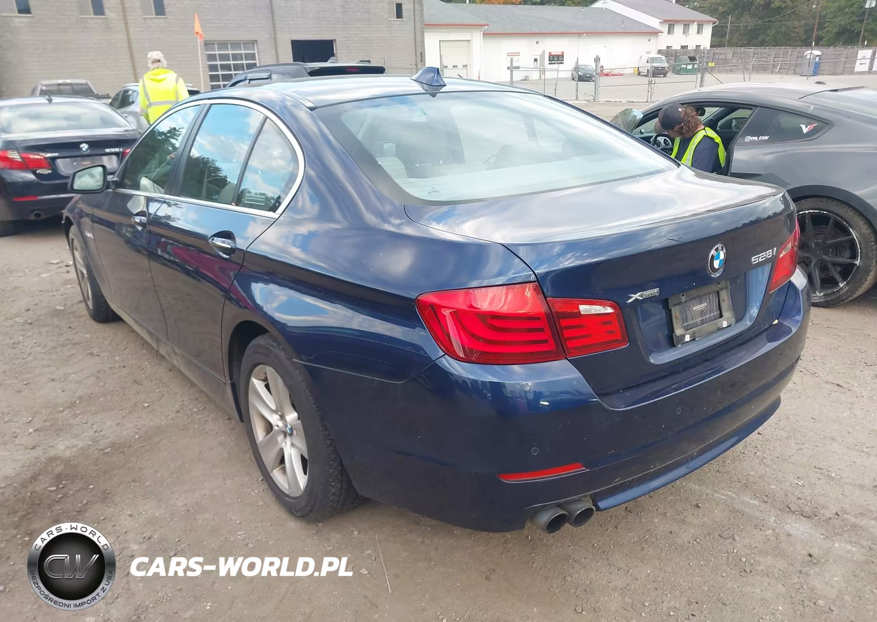 2013 BMW 528I xDrive VIN:WBAXH5C56DD114043 - 3