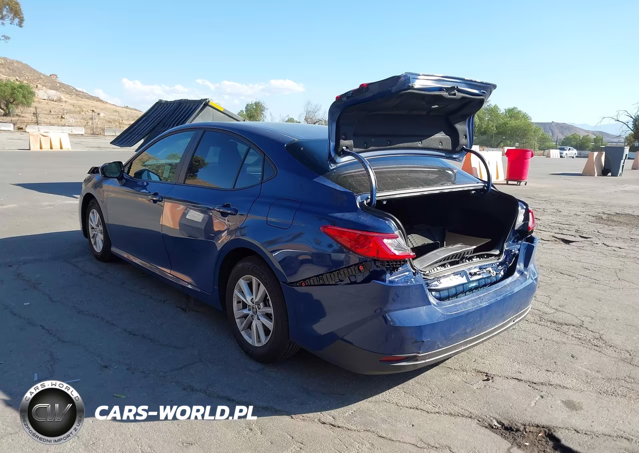 2026 Toyota Camry Le VIN:4T1DAACK3TU219609 - 3