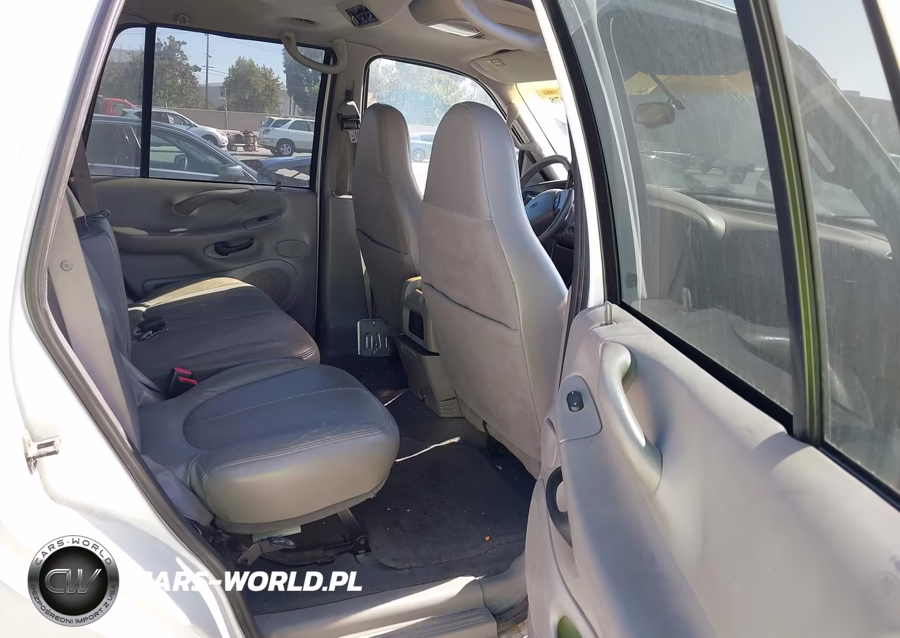 2000 Ford Expedition Xlt VIN:1FMRU15L3YLB91312 - 8
