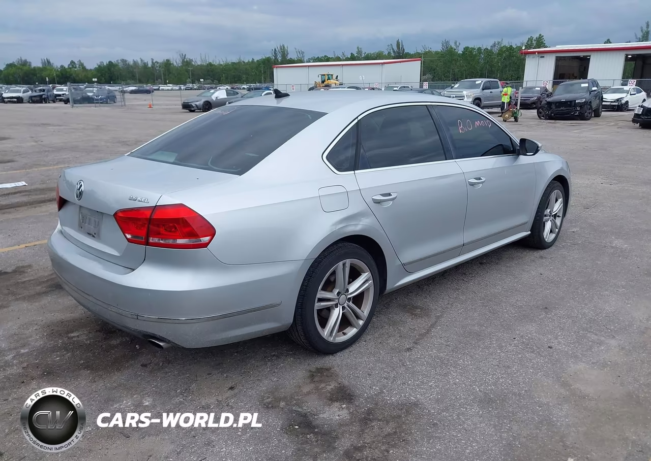 2012 Volkswagen Passat 3.6L V6 Sel Premium VIN:1VWCM7A35CC021378 - 4