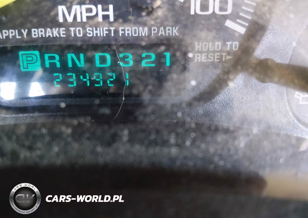 2000 Chevrolet Suburban Ls VIN:3GNFK16T1YG145591 - 15