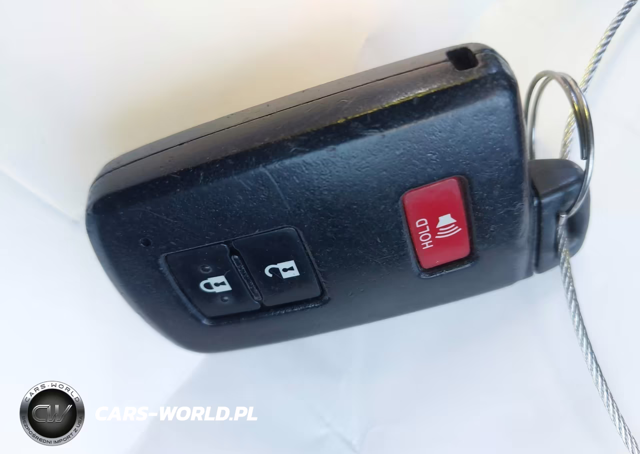 2012 Toyota Prius C Three VIN:JTDKDTB34C1018201 - 11