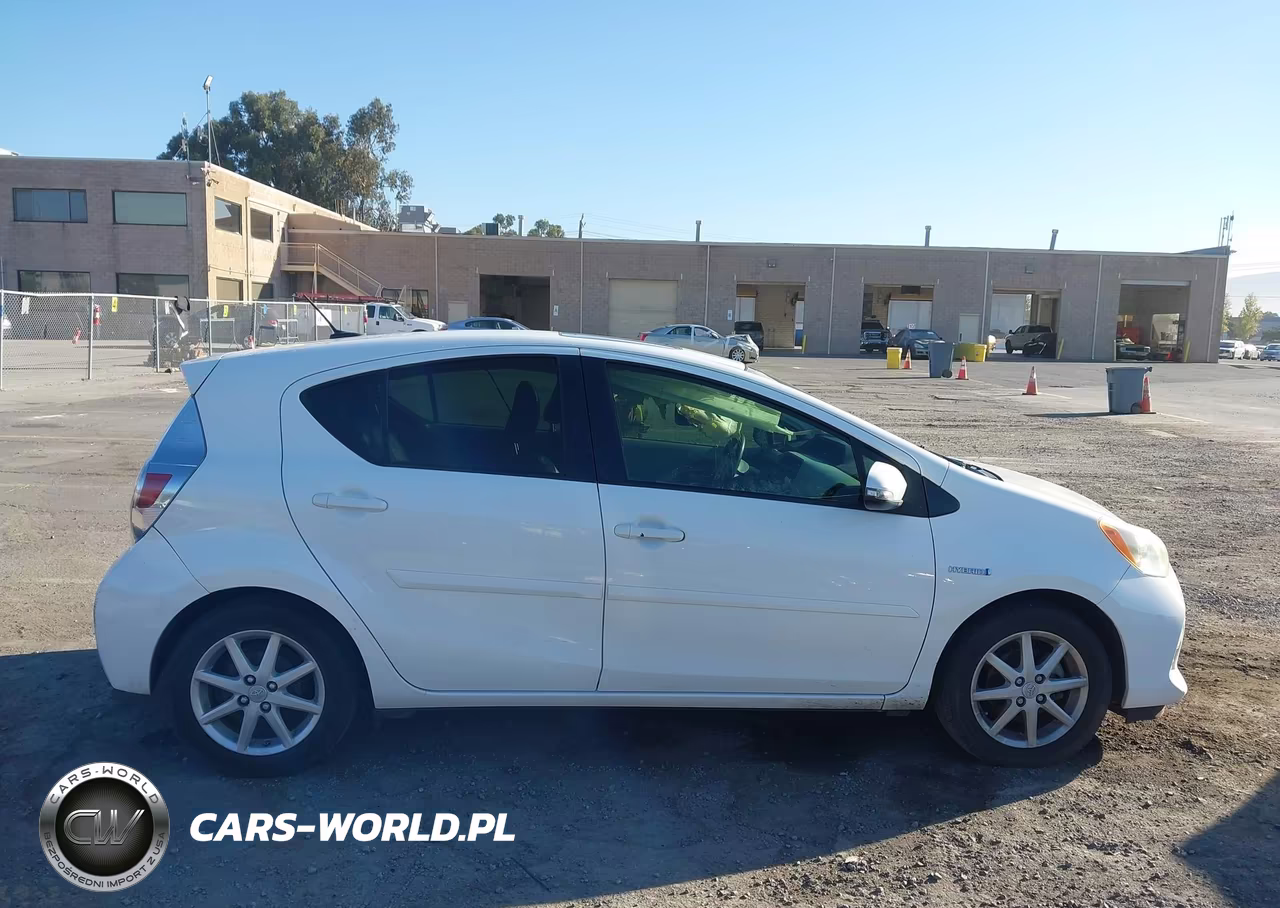 2012 Toyota Prius C Three VIN:JTDKDTB34C1018201 - 13