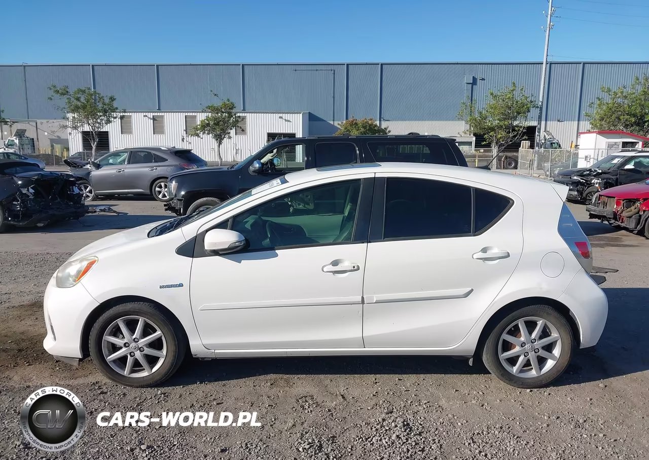 2012 Toyota Prius C Three VIN:JTDKDTB34C1018201 - 14