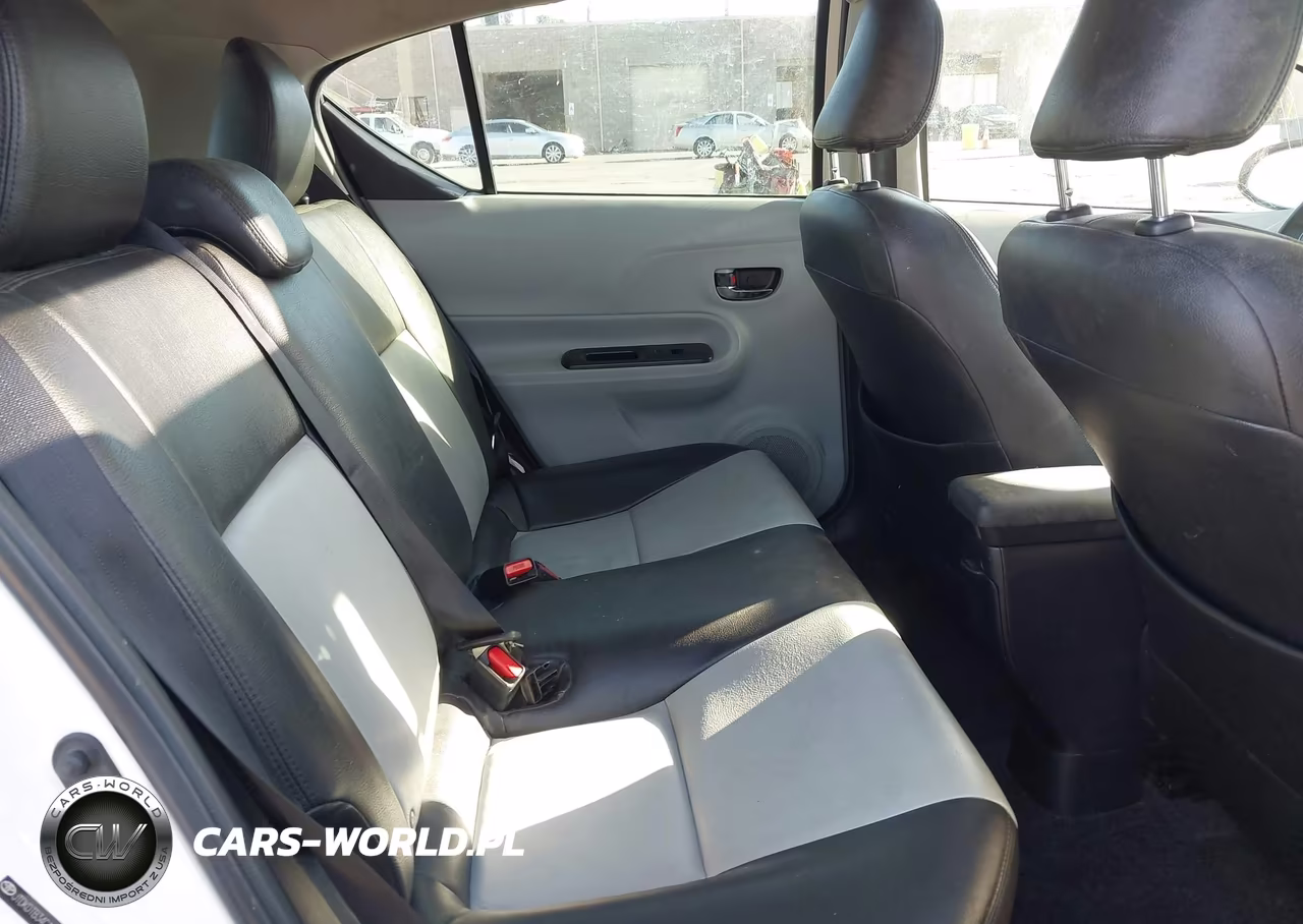 2012 Toyota Prius C Three VIN:JTDKDTB34C1018201 - 8