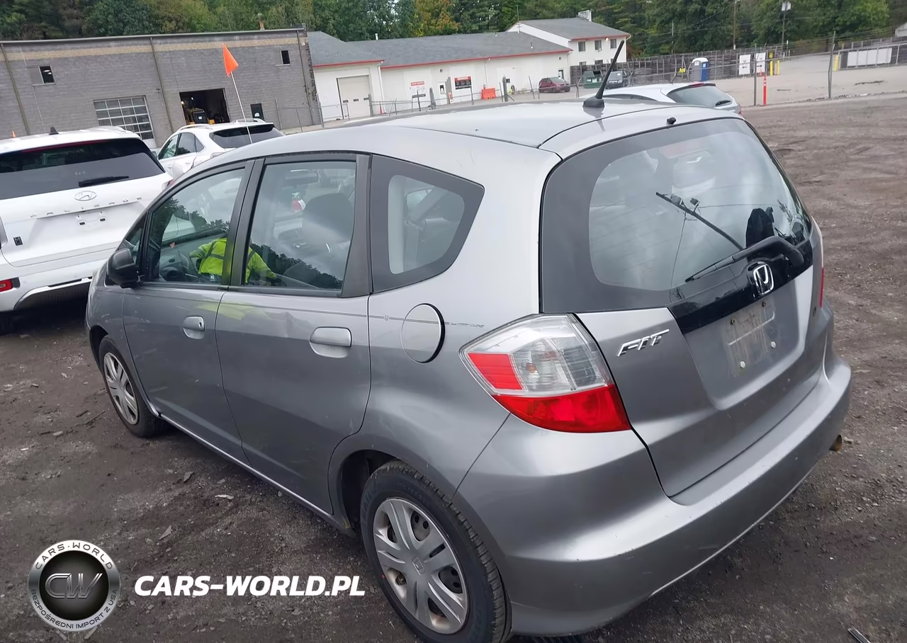 2010 Honda Fit VIN:JHMGE8G26AC003568 - 3