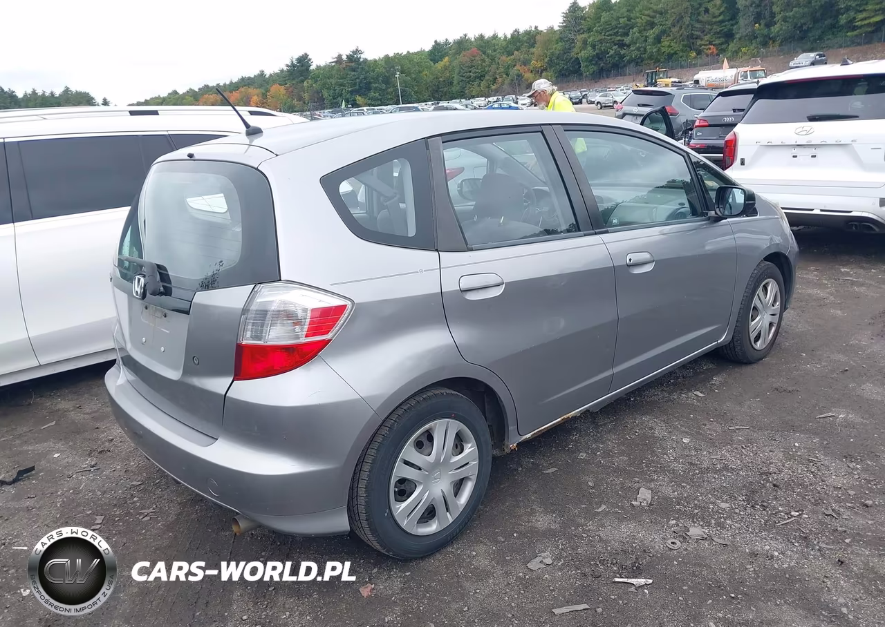 2010 Honda Fit VIN:JHMGE8G26AC003568 - 4