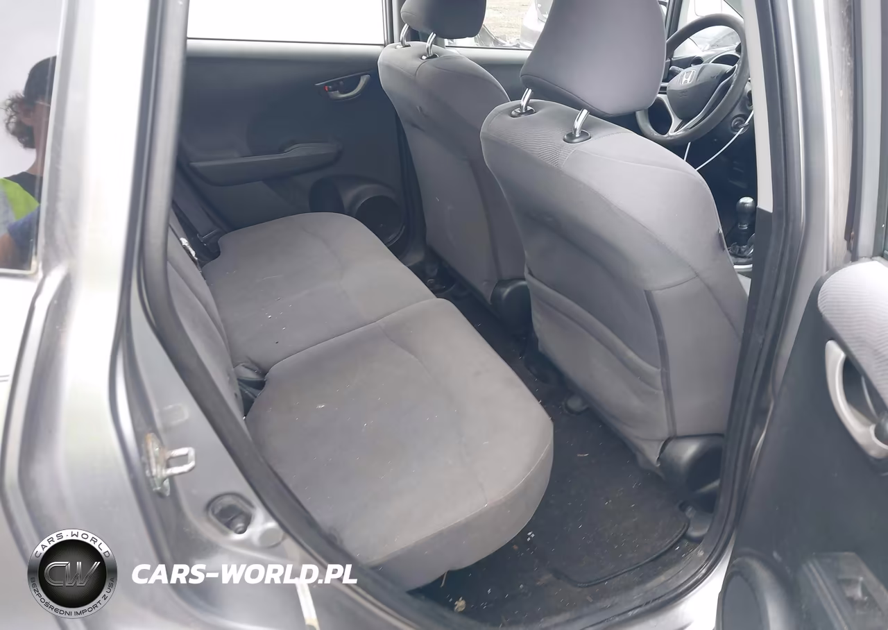 2010 Honda Fit VIN:JHMGE8G26AC003568 - 8