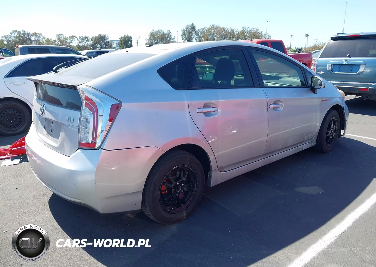 2013 Toyota Prius Two VIN:JTDKN3DU1D0347819 - 4