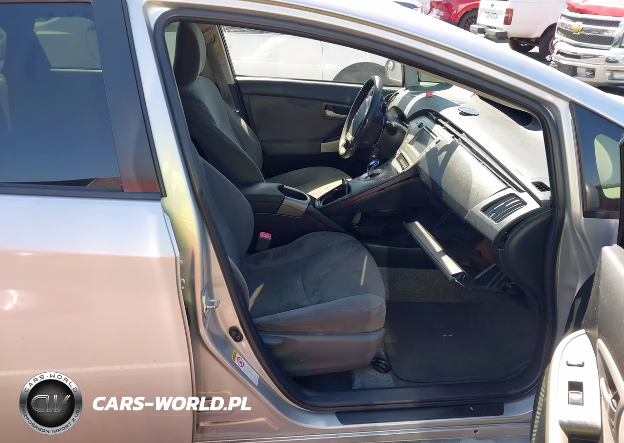 2013 Toyota Prius Two VIN:JTDKN3DU1D0347819 - 5