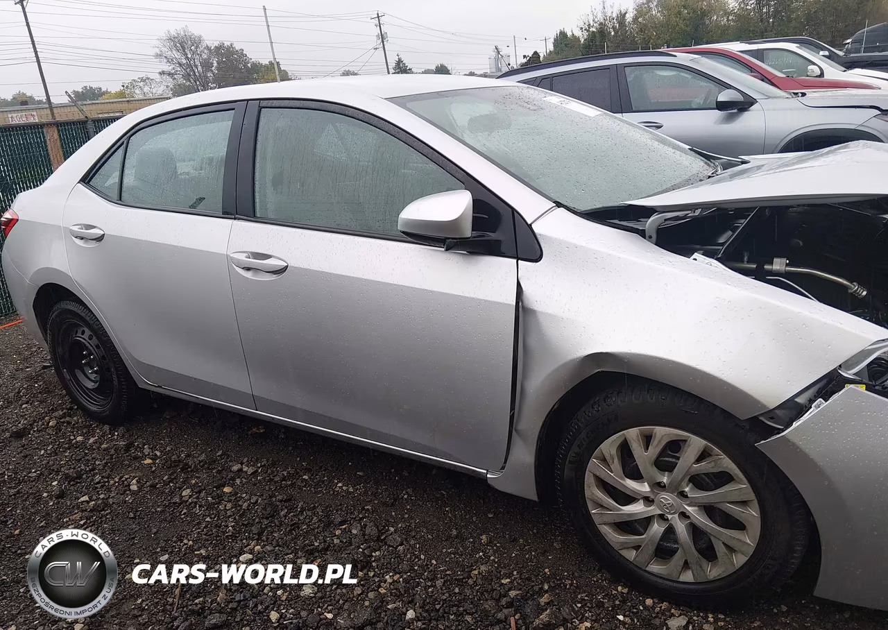 2018 Toyota Corolla Le VIN:2T1BURHE6JC091087 - 13
