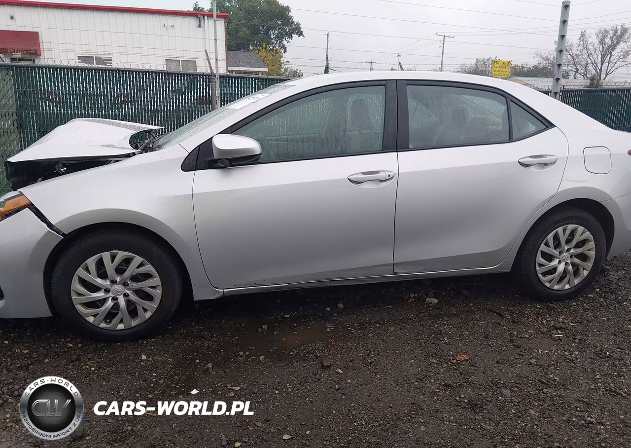 2018 Toyota Corolla Le VIN:2T1BURHE6JC091087 - 14