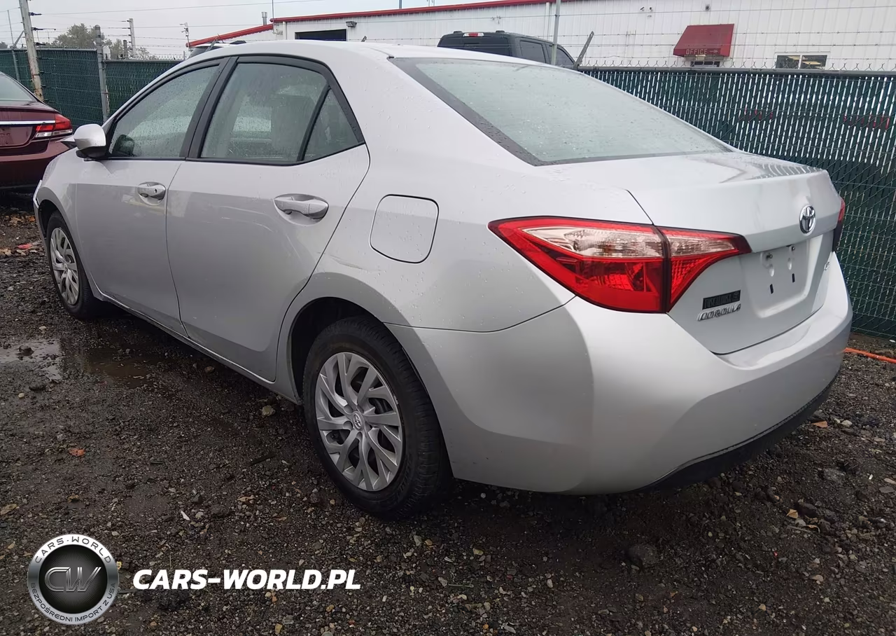 2018 Toyota Corolla Le VIN:2T1BURHE6JC091087 - 3