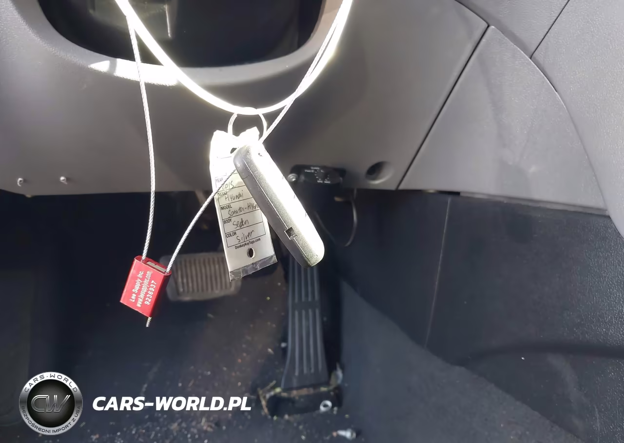 2015 Hyundai Sonata Hybrid VIN:KMHEC4A47FA137070 - 11