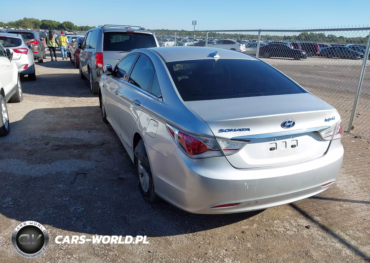 2015 Hyundai Sonata Hybrid VIN:KMHEC4A47FA137070 - 3