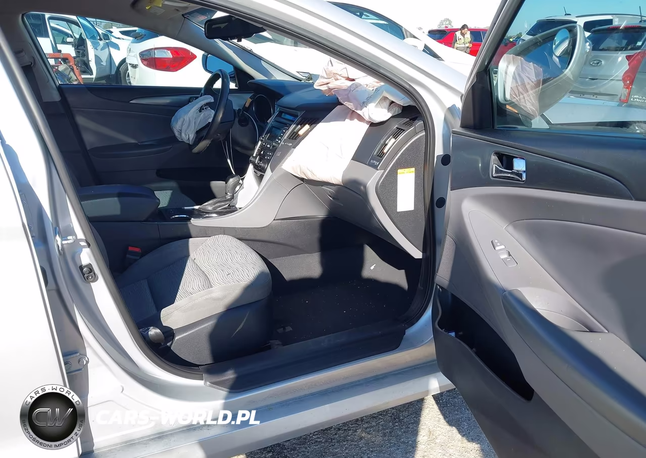 2015 Hyundai Sonata Hybrid VIN:KMHEC4A47FA137070 - 5