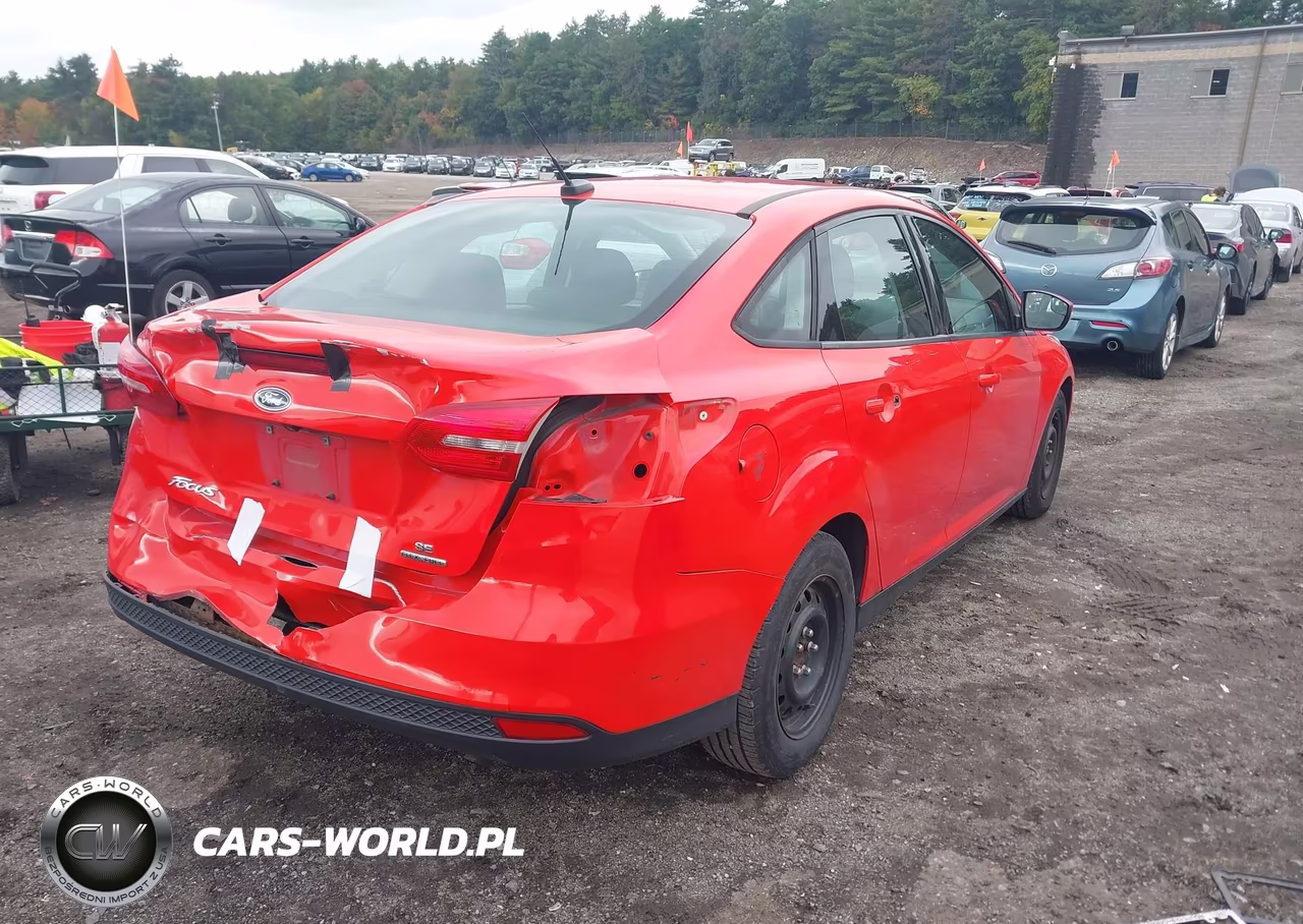 2015 Ford Focus Se VIN:1FADP3F21FL353075 - 4