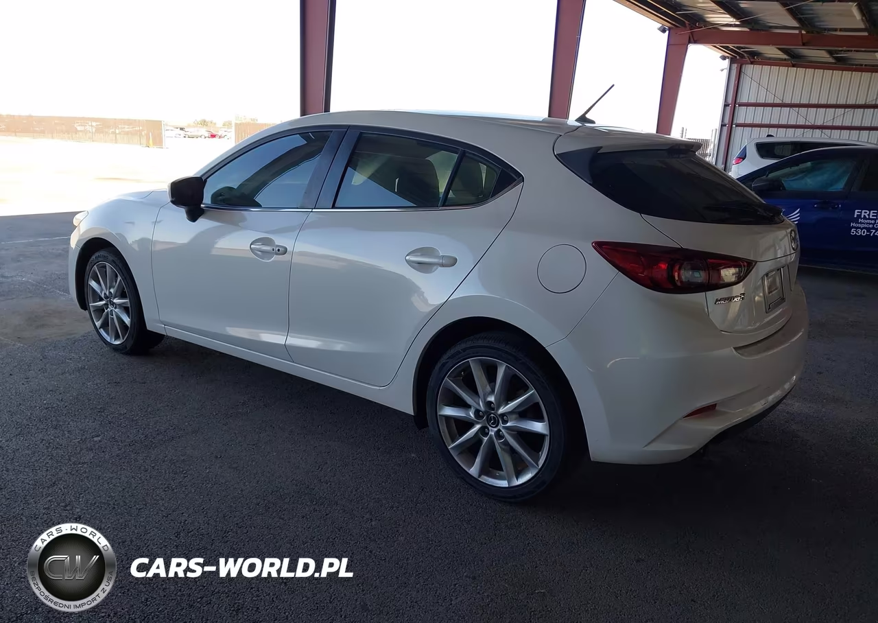 2017 Mazda Mazda3 Touring 2.5 VIN:3MZBN1L36HM132692 - 3