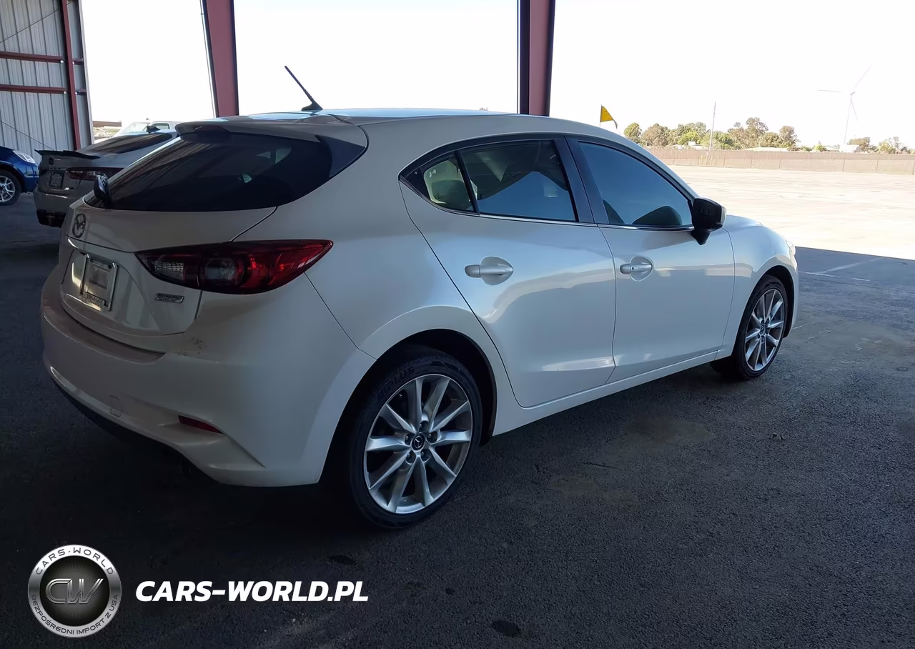2017 Mazda Mazda3 Touring 2.5 VIN:3MZBN1L36HM132692 - 4