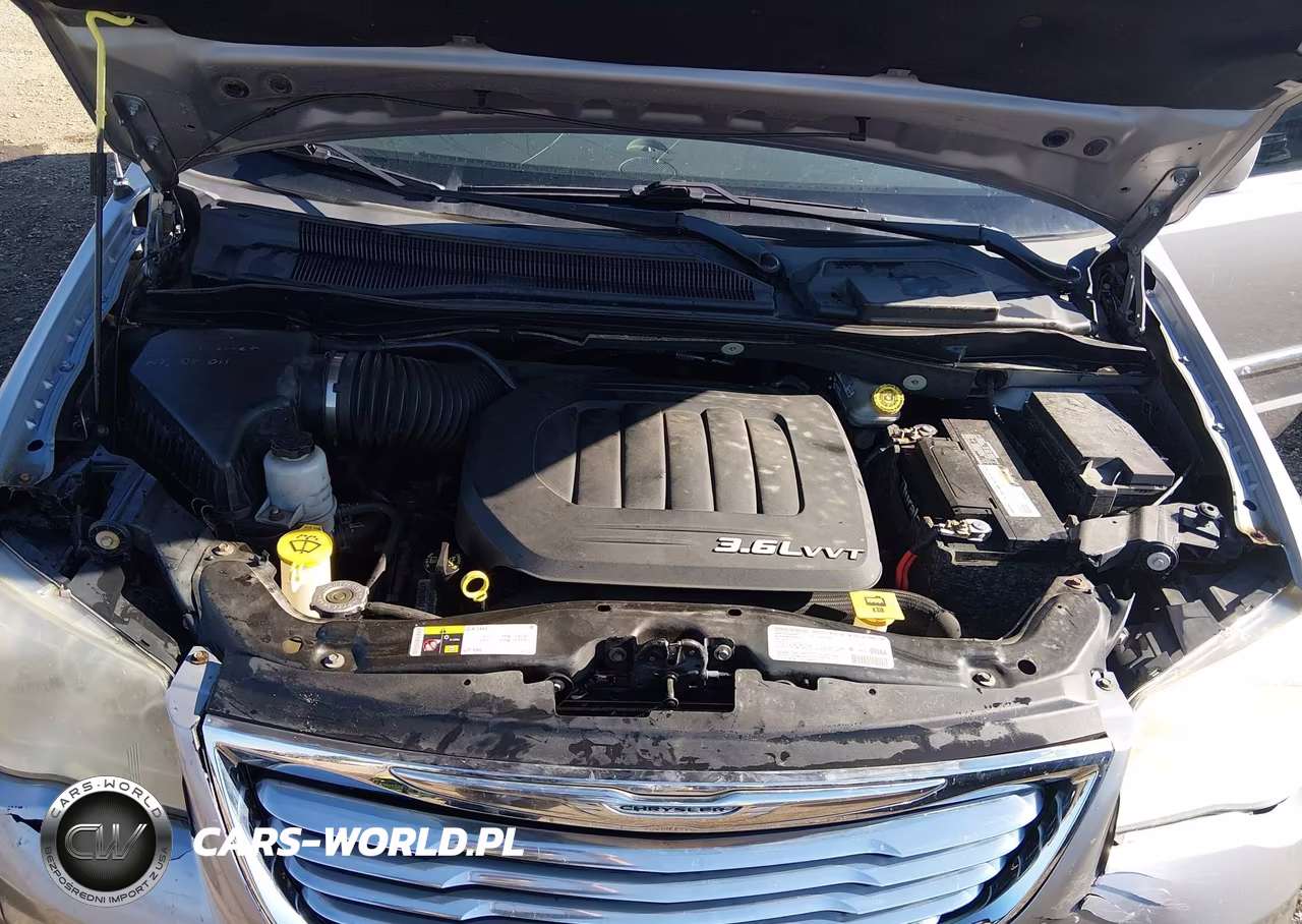 2013 Chrysler Town & Country Touring VIN:2C4RC1BG7DR555182 - 10
