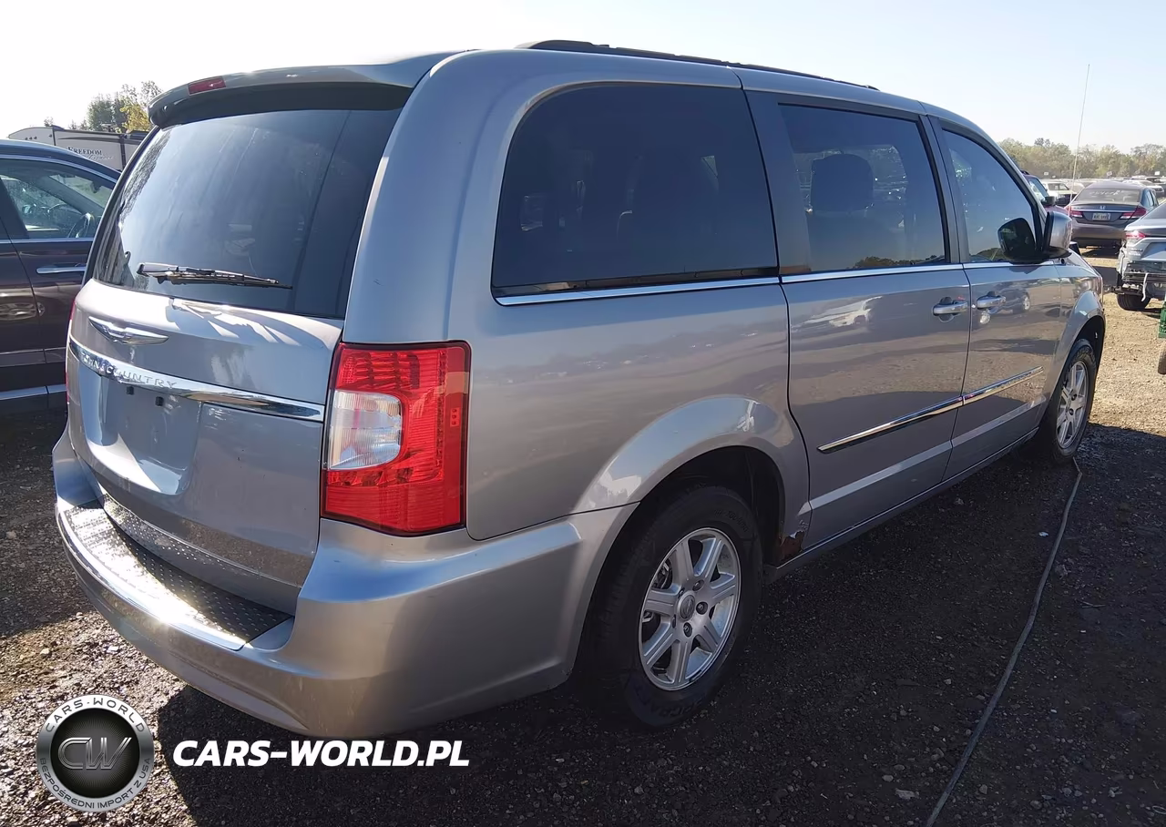 2013 Chrysler Town & Country Touring VIN:2C4RC1BG7DR555182 - 4