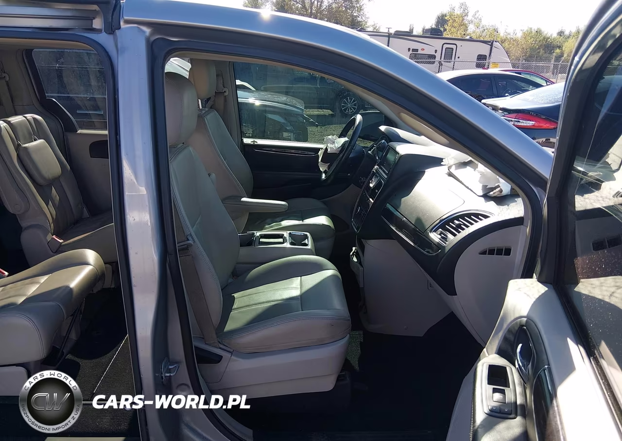 2013 Chrysler Town & Country Touring VIN:2C4RC1BG7DR555182 - 5