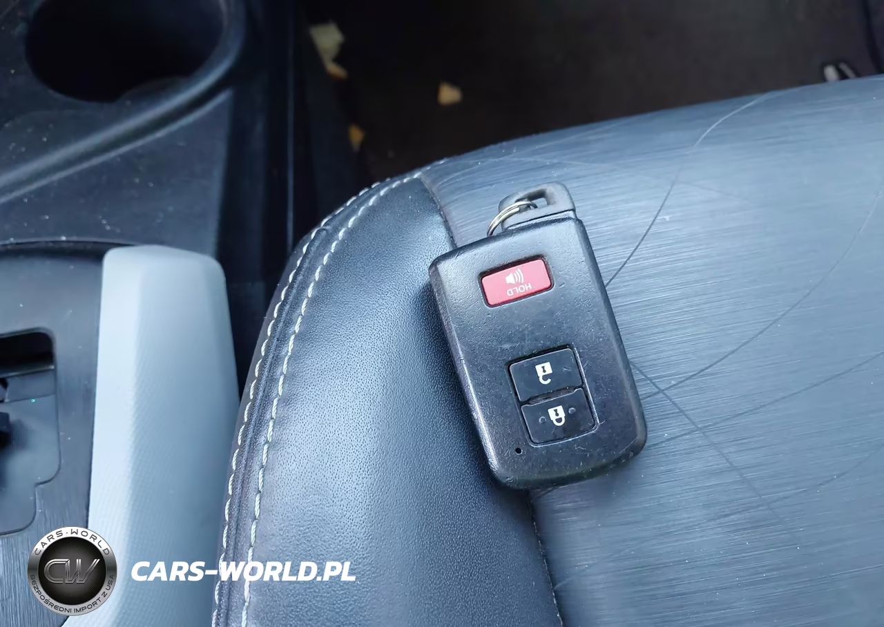 2013 Toyota Prius C Four VIN:JTDKDTB39D1043340 - 11