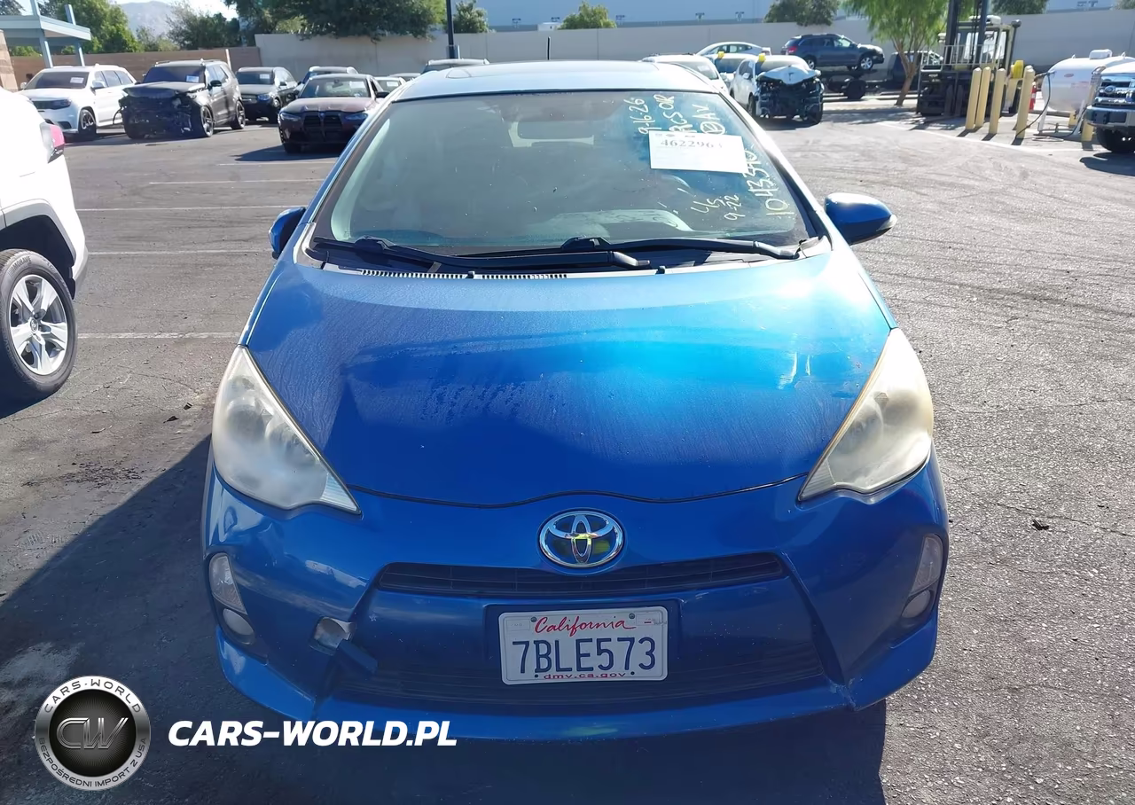 2013 Toyota Prius C Four VIN:JTDKDTB39D1043340 - 13