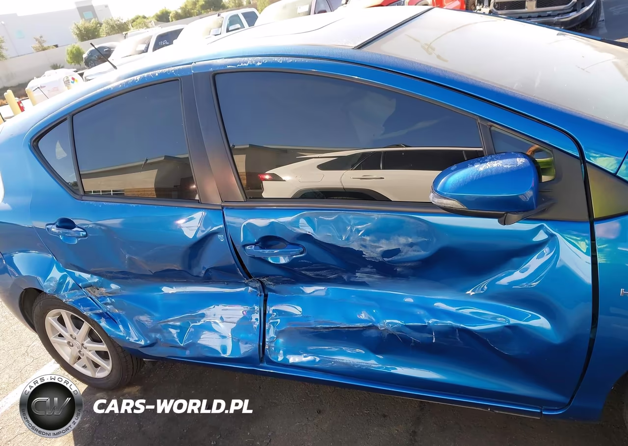 2013 Toyota Prius C Four VIN:JTDKDTB39D1043340 - 14