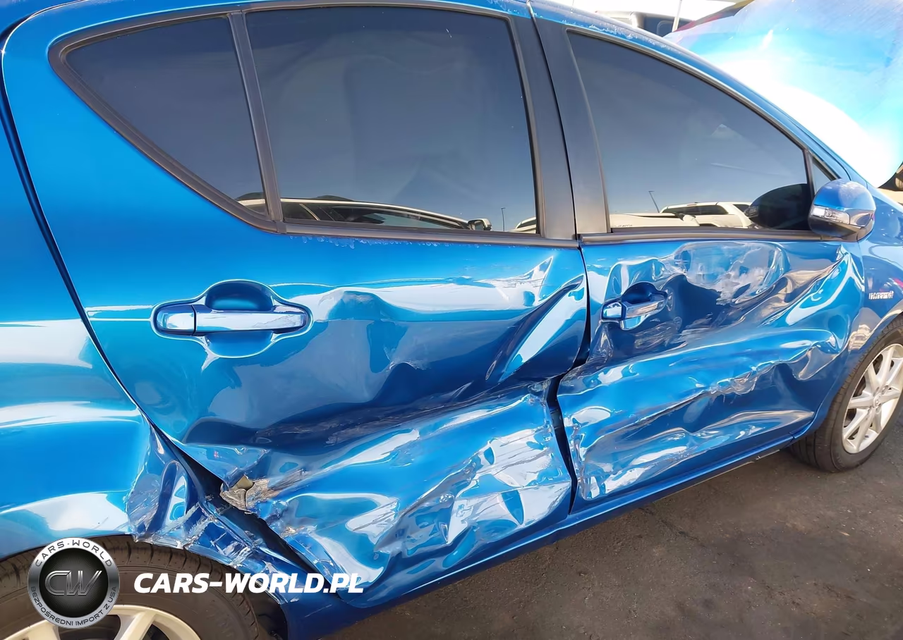 2013 Toyota Prius C Four VIN:JTDKDTB39D1043340 - 6