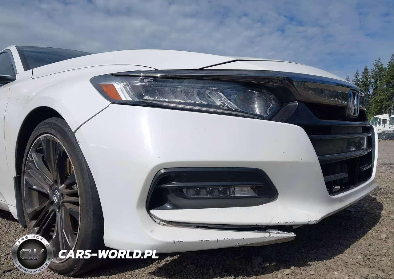 2018 Honda Accord Sport VIN:1HGCV1F39JA260688 - 17