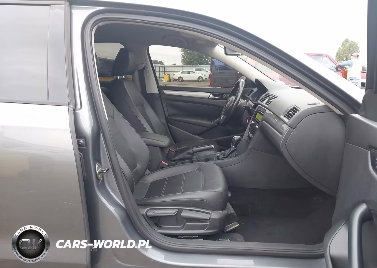 2014 Volkswagen Passat 1.8T Wolfsburg Edition VIN:1VWAT7A37EC114979 - 5