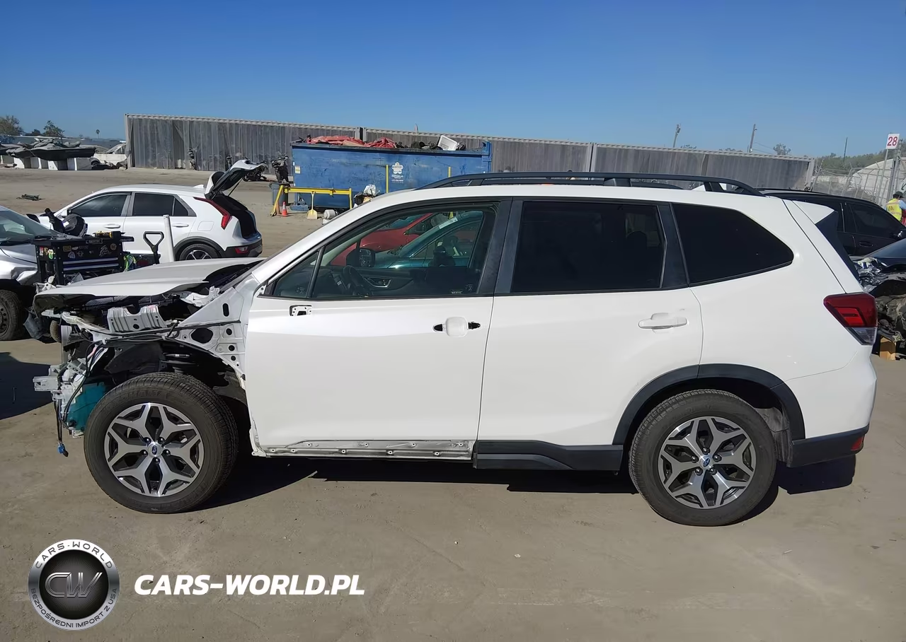 2022 Subaru Forester Premium VIN:JF2SKAEC2NH416539 - 15