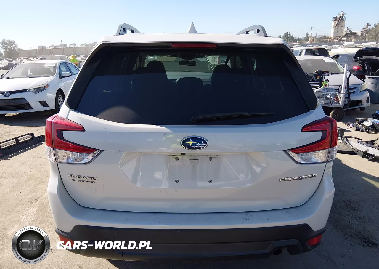 2022 Subaru Forester Premium VIN:JF2SKAEC2NH416539 - 17