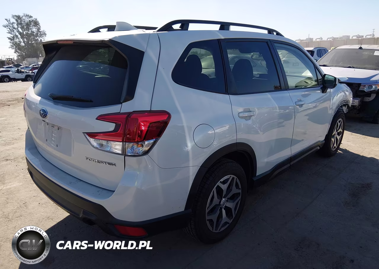 2022 Subaru Forester Premium VIN:JF2SKAEC2NH416539 - 4