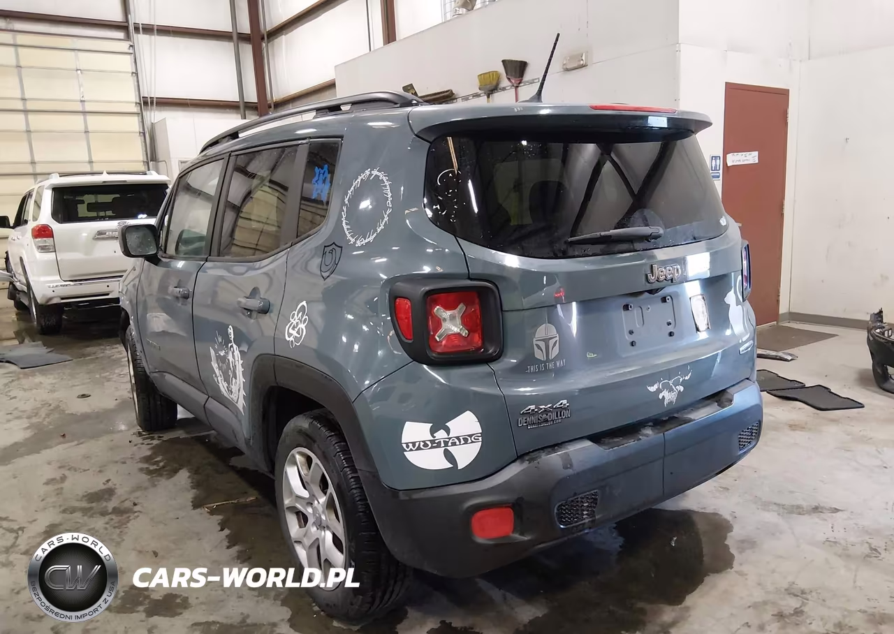 2017 Jeep Renegade Latitude 4X4 VIN:ZACCJBBB4HPG10123 - 3