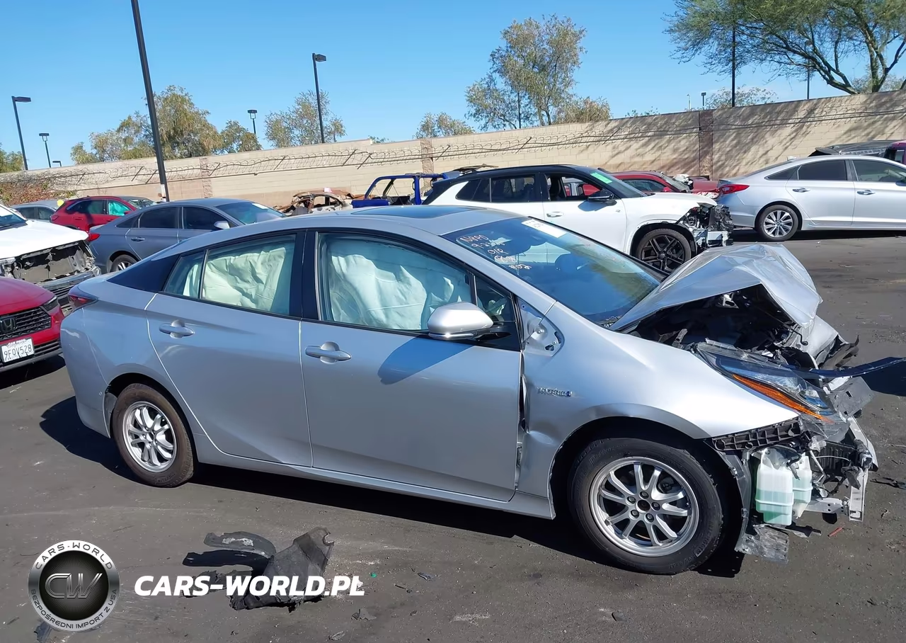 2016 Toyota Prius Four VIN:JTDKARFU5G3514231 - 13