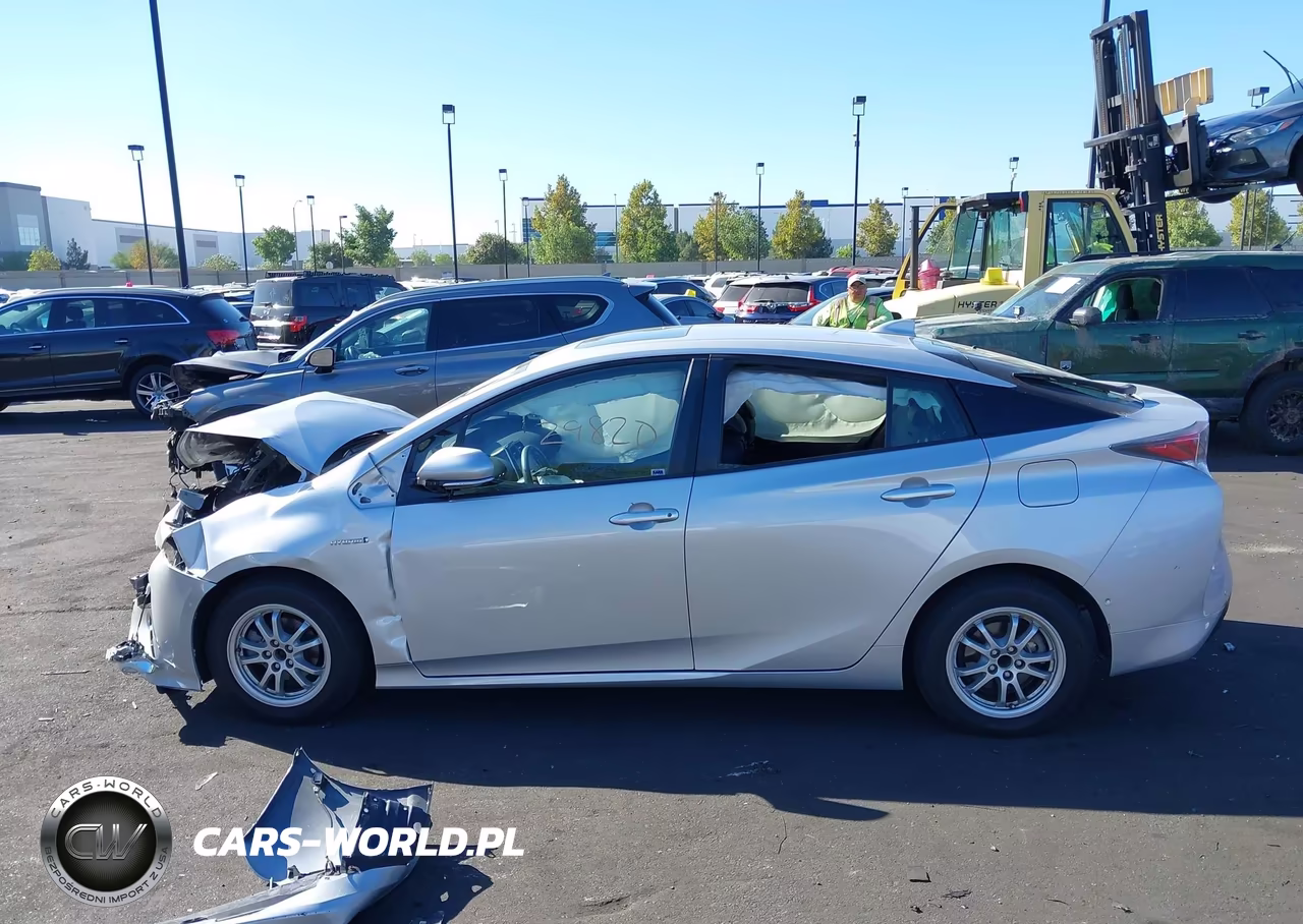 2016 Toyota Prius Four VIN:JTDKARFU5G3514231 - 14