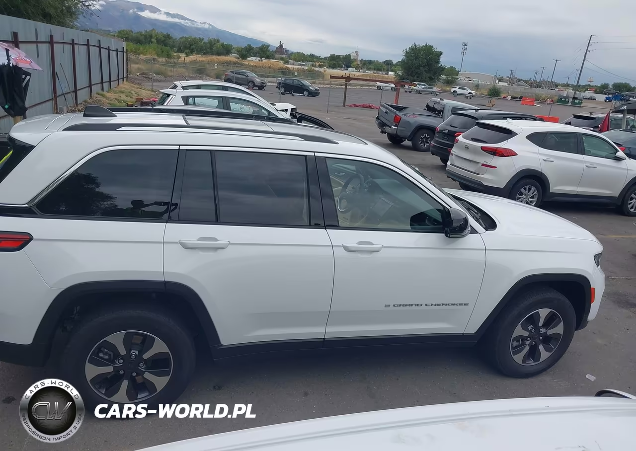 2023 Jeep Grand Cherokee 4Xe VIN:1C4RJYB60P8874946 - 13