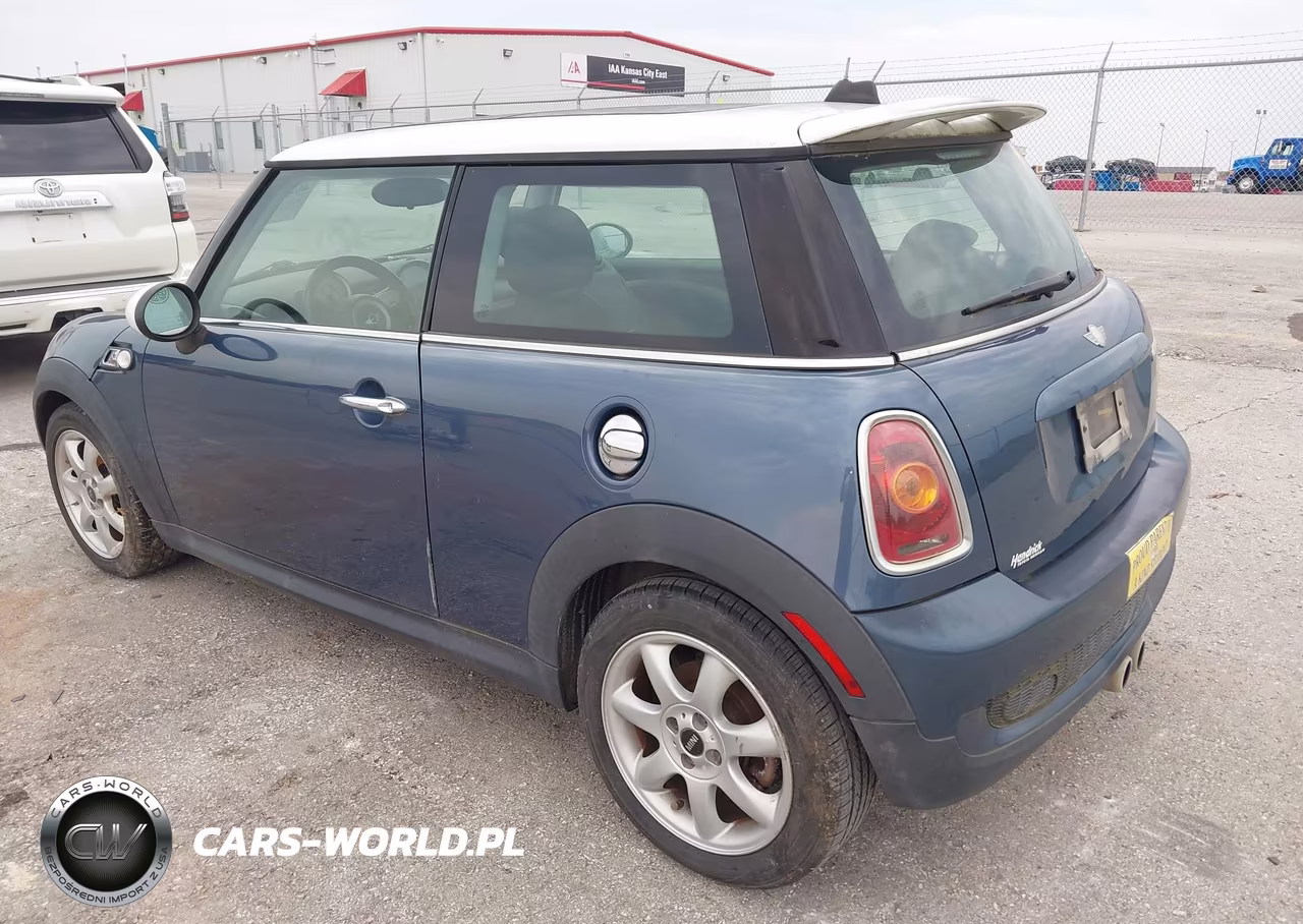 2010 Mini Cooper S VIN:WMWMF7C54ATX43452 - 3