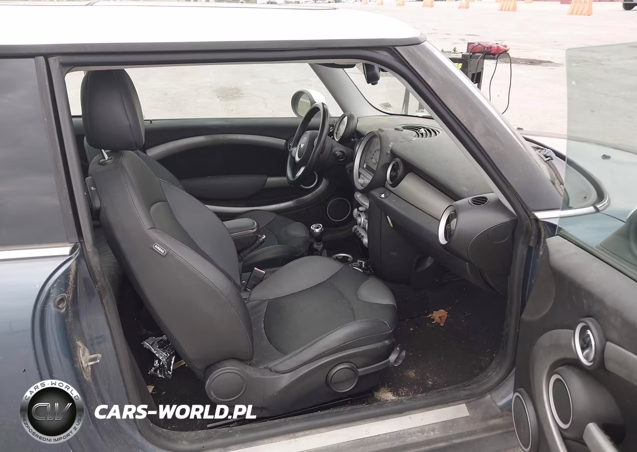 2010 Mini Cooper S VIN:WMWMF7C54ATX43452 - 5