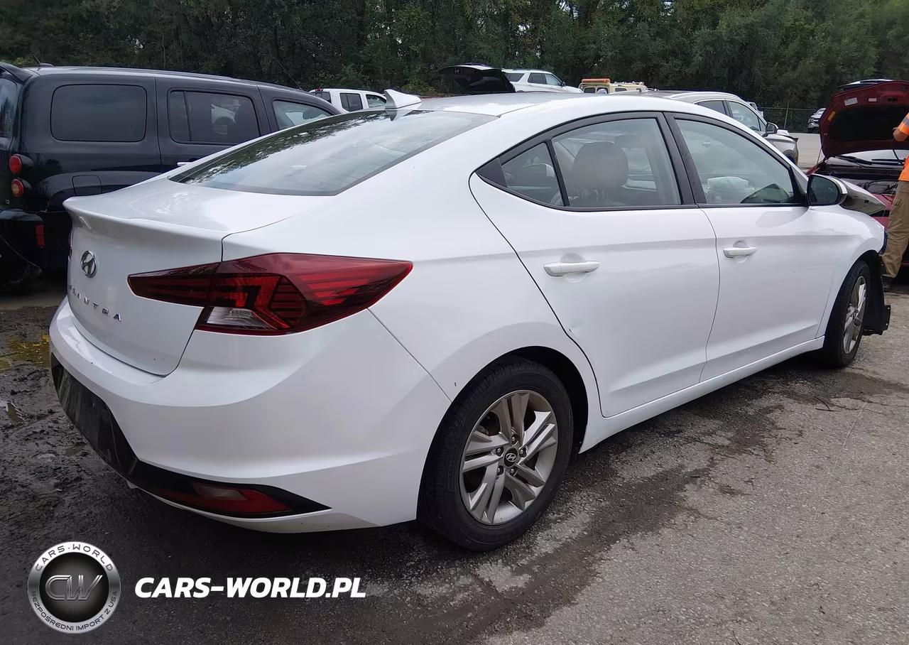 2019 Hyundai Elantra Sel VIN:5NPD84LF4KH429570 - 4