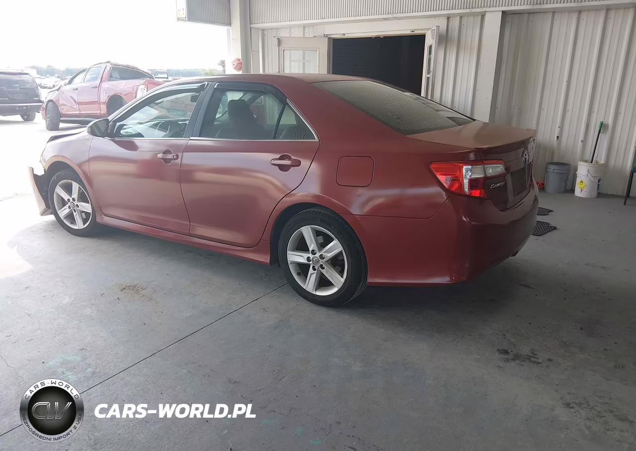 2014 Toyota Camry Se VIN:4T1BF1FK2EU832439 - 3