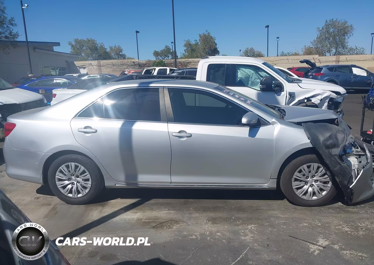 2014 Toyota Camry Le VIN:4T4BF1FK2ER443600 - 14
