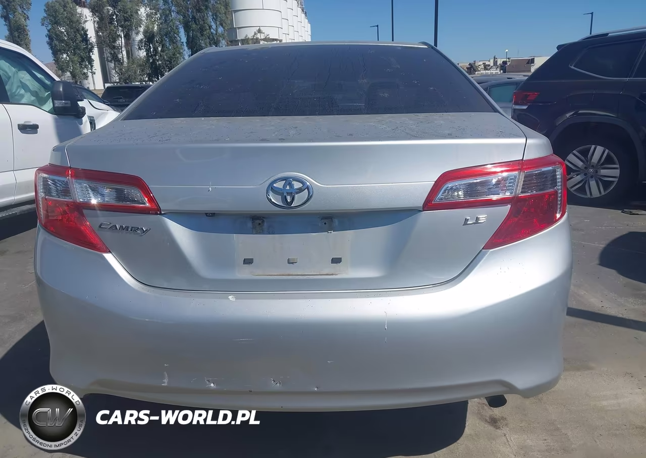 2014 Toyota Camry Le VIN:4T4BF1FK2ER443600 - 17