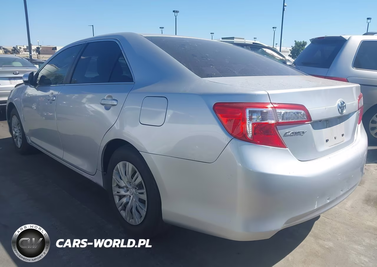 2014 Toyota Camry Le VIN:4T4BF1FK2ER443600 - 3