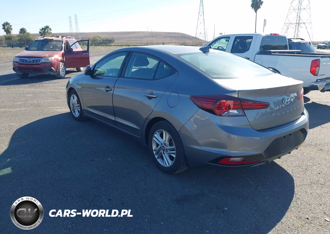 2019 Hyundai Elantra Sel VIN:5NPD84LF0KH476742 - 3
