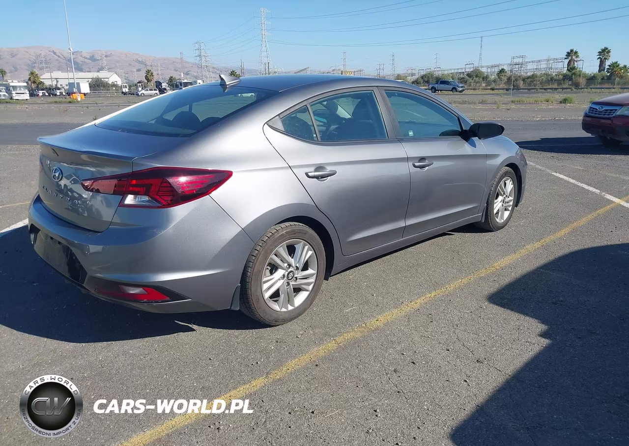2019 Hyundai Elantra Sel VIN:5NPD84LF0KH476742 - 4